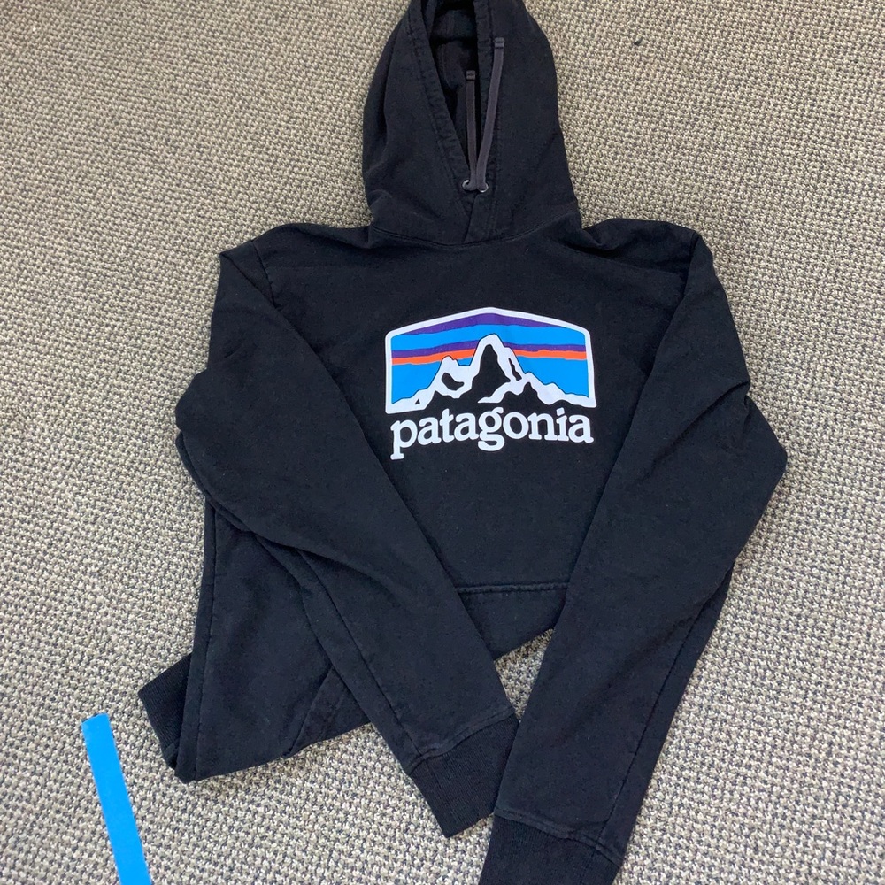 Black Patagonia Sweatshirt- heavy duty!
